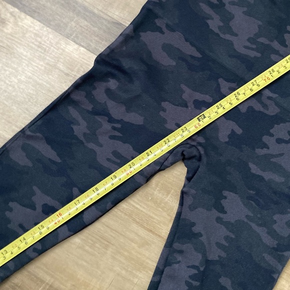 [Spanx] Camo Look At Me Now Seamless Cropped Leggings Small - Picture 9 of 10
